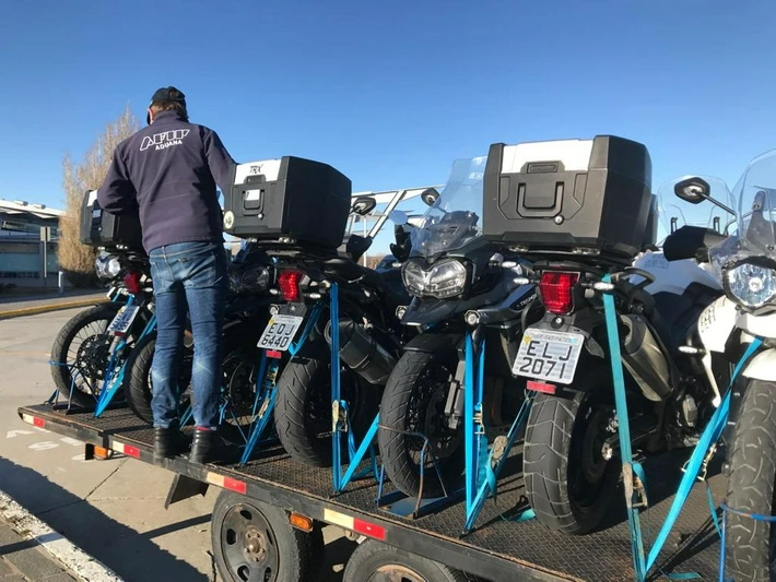 La AFIP incautó 9 motos de alta gama en el aeropuerto de El Calafate