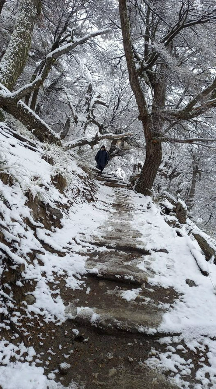 Parques recuerda tomar precauciones ante la presencia de nieve y hielo en los senderos