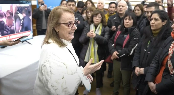 "No tenemos que responder con intolerancia" dijo la gobernadora Alicia Kirchner al borde de las lágrimas