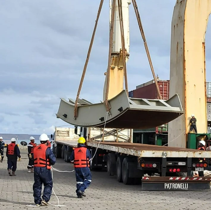 Represas: arribó la primera turbina al muelle de Punta Quilla