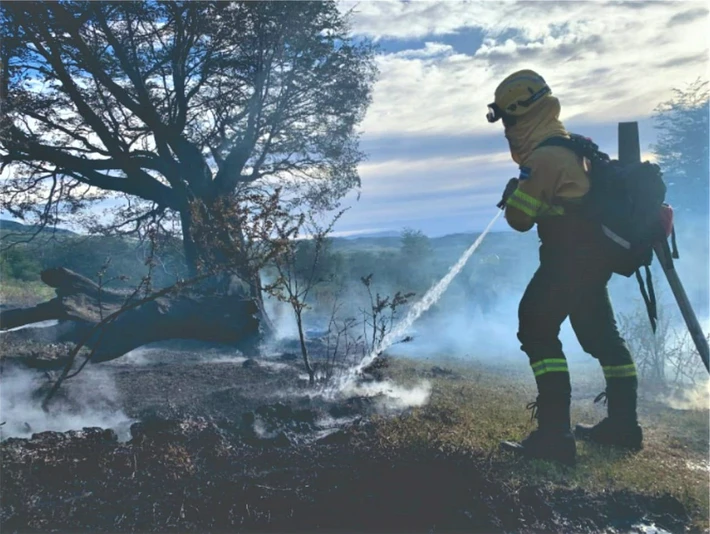 El Chaltén: tras cinco días de intenso trabajo, lograron extinguir el fuego