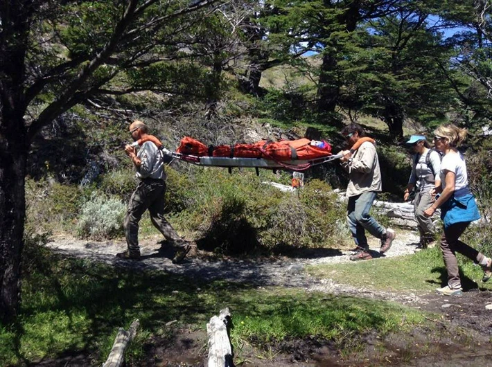 Tras las muerte de cinco escaladores y una sucesión de incendios forestales, alertan que los equipos de rescate están al límite