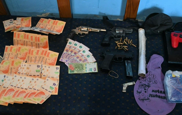 Hay 7 detenidos: secuestran drogas valuadas en más de 10 millones, dinero en efectivo y armas