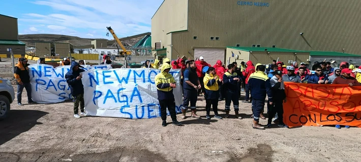 Newmont Cerro Negro: Paro de trabajadores por falta de pago de sueldos frena la producción