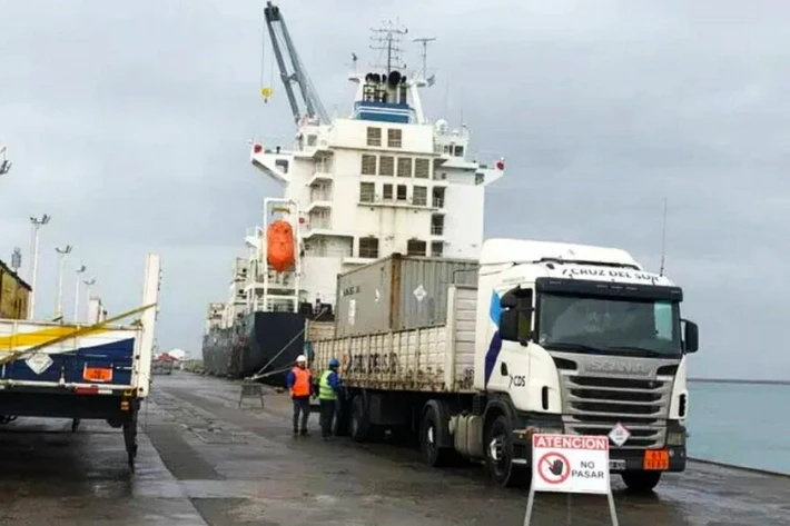 Puerto Deseado: por un bloqueo gremial las pesqueras están paradas y las mineras amenazan con irse a operar a Chile