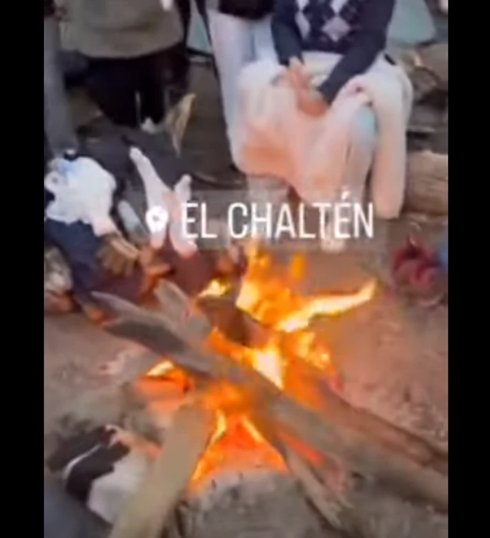 El Chaltén: turistas suben video haciendo una fogata en medio del bosque